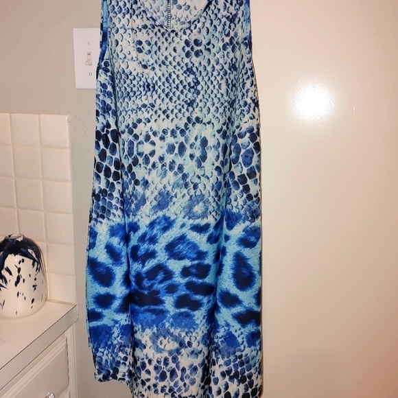 NWOT Isla Bonita tie dye cover up in Blue/Whites one size fits all - Picture 3 of 7